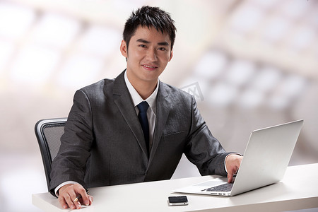 從“為人民服務(wù)”表情包到攝影擴(kuò)印服務(wù) 數(shù)字時(shí)代的情感連接與線下體驗(yàn)